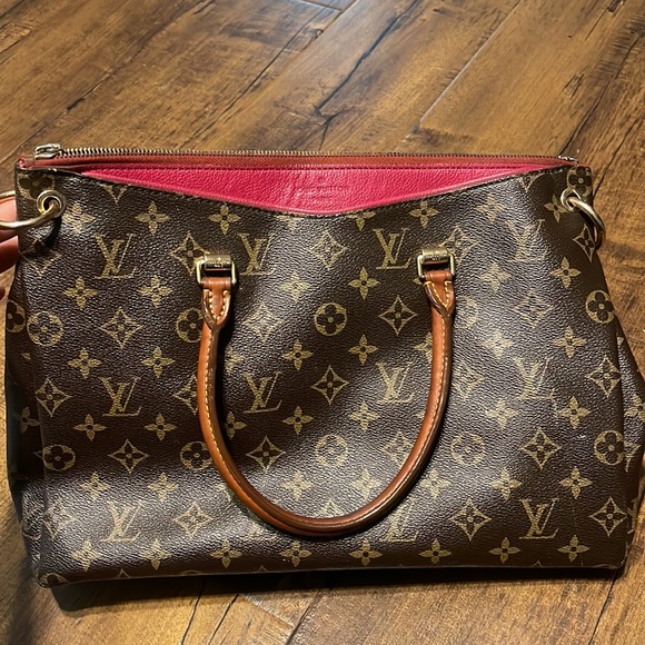 💯 Authentic Louis Vuitton Pallas Monogram - Picture 3 of 16